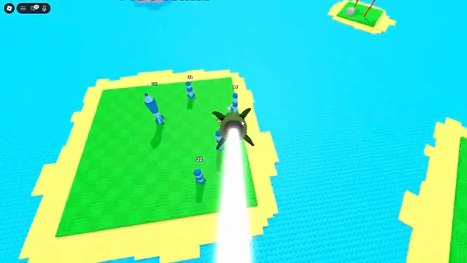 Um impacto de Merge a Nuke segundos antes da queda, o míssil caindo na vertical sobre uma base rival cheia de foguetes azuis.